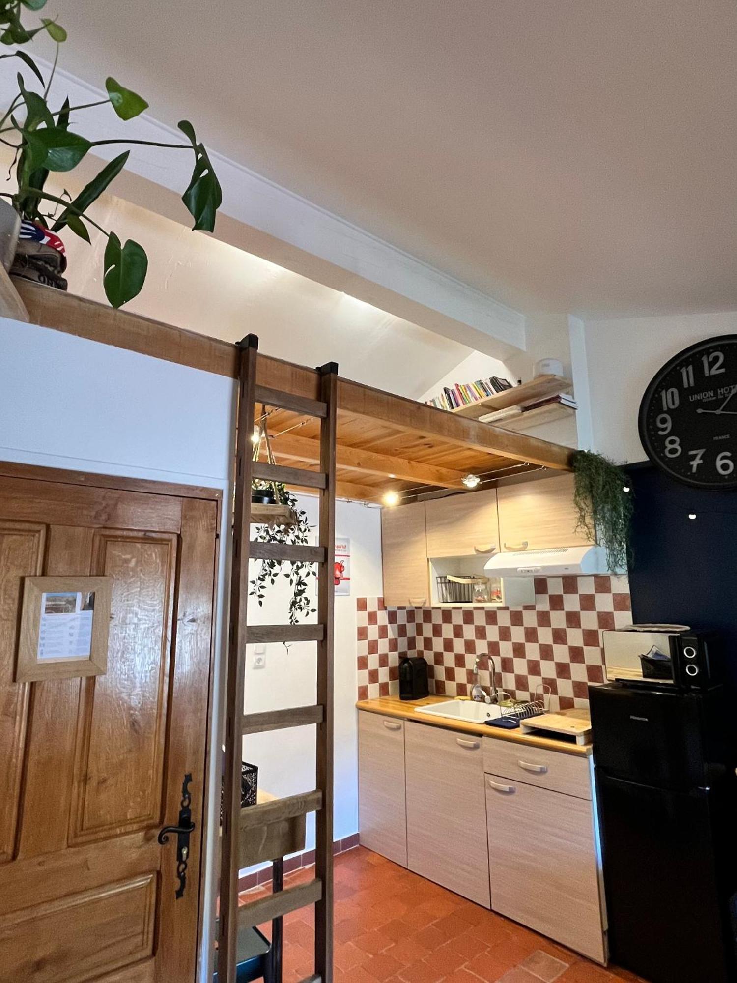 Cosy Provencal Apartment Belgentier Luaran gambar